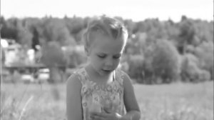 МАЛЕНЬКАЯ ДЕВОЧКА. читает очень трогательное Стихотворение про МАМУ...