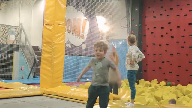 Акробатика для детей на батутах смотреть онлайн