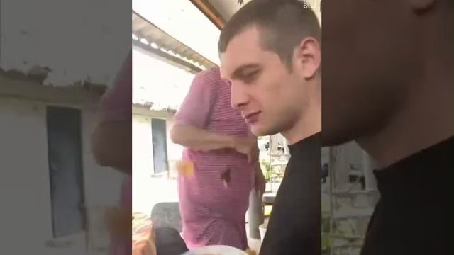 Щирый украинец назвал Бандеру героем и получил по голове от своей бабушки
