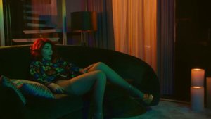 Hande Yener - Sahte (Official Video)