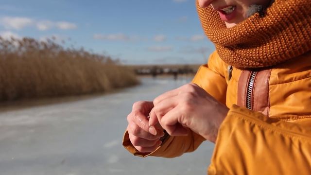 Зимняя рыбалка Ловля окуня зимой на мормышку Днепропетровск видео смотреть онлайн