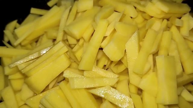 ЖАРЕНАЯ КАРТОШЕЧКА С САЛОМ. ВКУСНЫЙ БЫСТРЫЙ УЖИН.