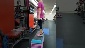 Зашагивания на степ платформу, техника упражнения