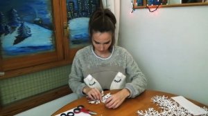 Рисуем снежинки зубной пастой на окнах