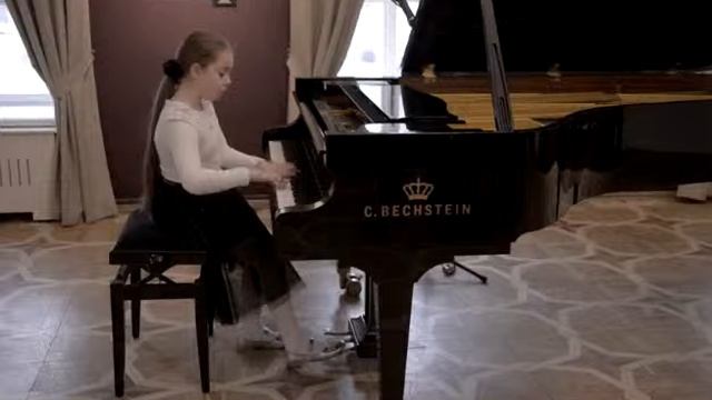 Виктория Мадяр. Преподаватель Марина Ивановна Мозговенко #Исполняем_В_М_Блока-(360p25).webm