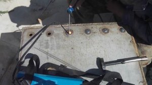 Как заварить большое отверстие в металле без заплатки.