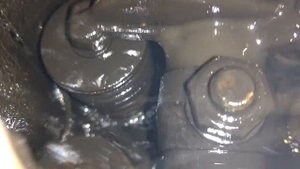 Работа двигателя 24Д автомобиля газ 24 через маслозаливное отверстие