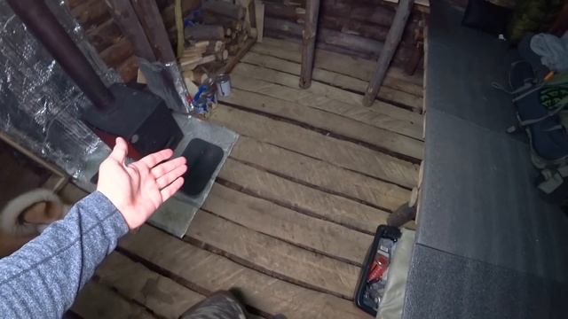 НОЧЁВКА С НЕПРИЯТНЫМ КОНЦОМ. ПРЯЧУСЬ ОТ ДОЖДЯ В ЗЕМЛЯНКЕ. СУП НА ПЕЧИ. смотреть онлайн