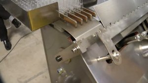 ?Автоматическая машина  розлива и запайки стеклянных ампул серии ALG Minipress.ru
