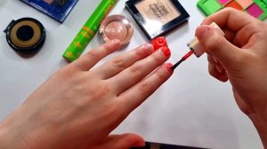 Клип на песню "Больше гламура" группы Шпильки