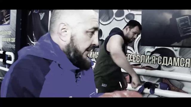 Красноярский блогер «Спортивный дед» показал, как готовится к боксерскому поединку
