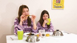 ЧЕЛЛЕНДЖ СЫРОЕ ПРОТИВ ГОТОВОЙ ЕДЫ!! Лена съела лук?! CHALLENGE Raw vs Cooked food!!!