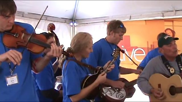 "Wagon Wheels" The Cole Family w/Extreme Makeover Home Edition Guys смотреть онлайн