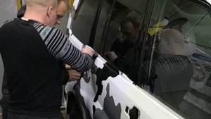 Оклейка Mitsubishi Pajero камуфляжной пленкой.
