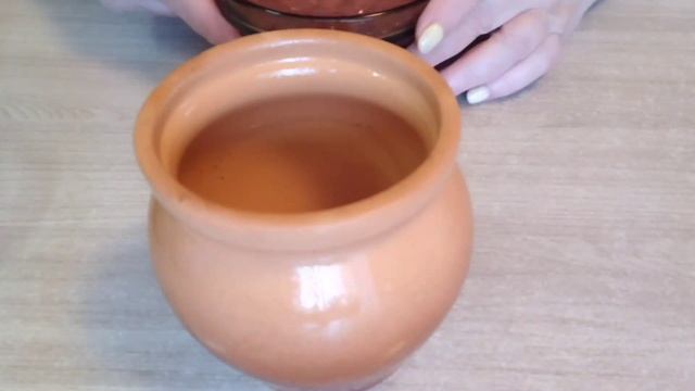 Куриная печень с яблоками в глиняных горшочках. ???