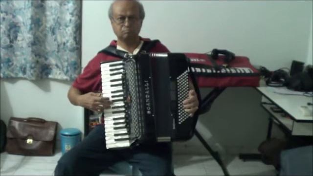 Hemant Urdhwareshe plays 'O Mehbuba' on accordion