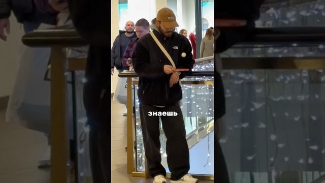 А вы бы смогли?
#добрыедела #неожиданно #добрыйчеловек #реакциилюдей #подарок #творидобро #эмоции #р