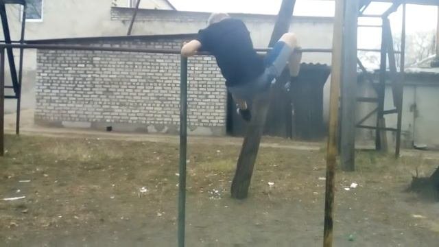 Самые простые трюки на турнике