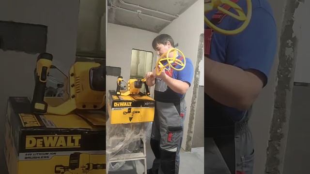 Строительный миксер аккумуляторный DeWALT DCD240N Белгород