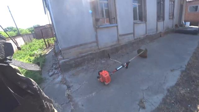 ПОМОГАЮ ДЕДУ НА КЛАДБИЩЕ/ПОРЯДОК ВОКРУГ МОГИЛ/ПОСТАВИЛИ КРЕСТ/НУ И НЕМНОГО РАБОТАЮ ДОМА/ смотреть онлайн