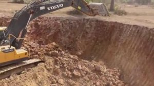 Excavator Volvo ec 480 dL terbakar habis.