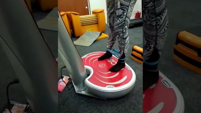 Тренировка ног на виброплатформе с Юлией Борисовой ч 1 смотреть онлайн