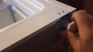 Перевешивание двери холодильника Indesit TI21W