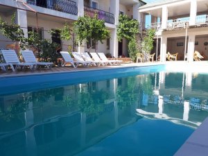 Недорогие гостиницы с бассейном в Судаке. Судак отели с питанием. «Лилия» МИНИ-ГОСТИНИЦА