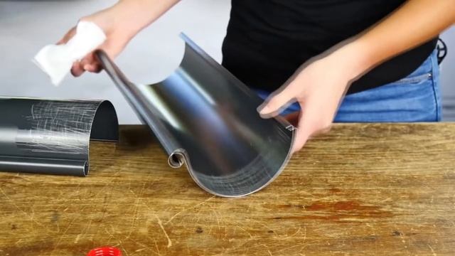 Соединение желобов алюминиевого водостока PREFA клей-герметиком смотреть онлайн