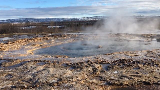 Извержение гейзера Строккур / Geyser Strokkur Iceland смотреть онлайн