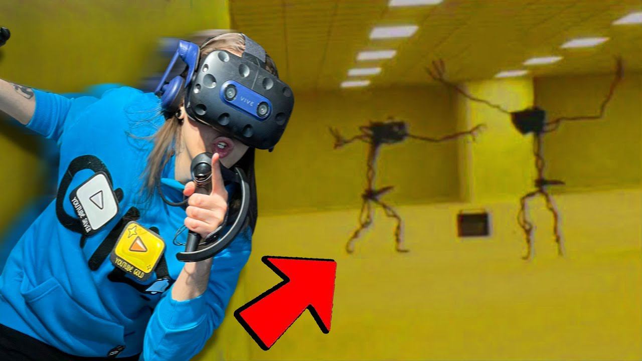 Заблудился в ЗАКУЛИСЬЕ с ДРУГОМ в VR!! (Backrooms VR)