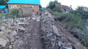 Она это  затеяла,  Забор из камня   и  беседка рядом с баней  .