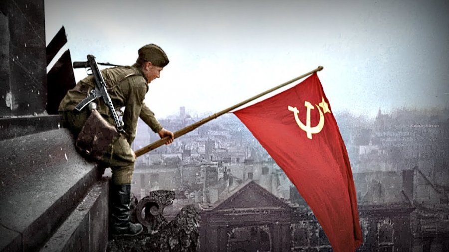 За эти месяцы тяжелой борьбы решающей нашу. Попы около фашистских знамен. Куманев 1941-1945.