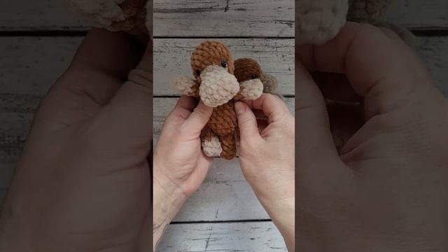 Вяжу игрушки из плюшевой пряжи. Утконосик из плюшевой пряжи. #амигуруми #игрушкивязаные #мастерклас
