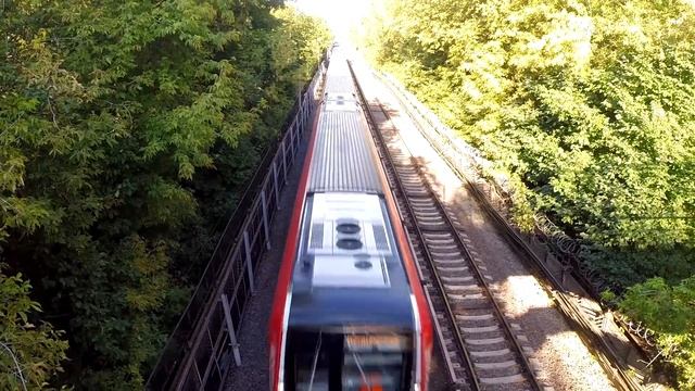 Поезд Москва 2 на Филевской линии