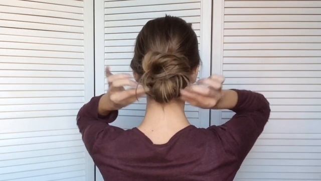 Низкий пучок из прямых волос на волосы средней длины | Low bun hairstyle