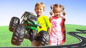 Roma and Diana Pretend Play new toy Car experiment