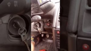 Ваз 2110 замыкает проводку при повороте руля.