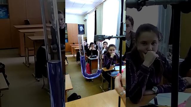 Сполучені посудини. Різнорідні рідини смотреть онлайн