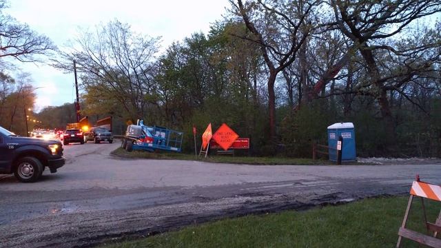Getting ready to lift a bridge for a bicycle path extension. смотреть онлайн