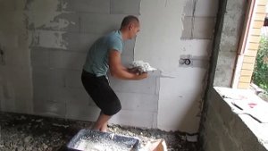 Штукатурка стены гладилкой гипсовой смесью