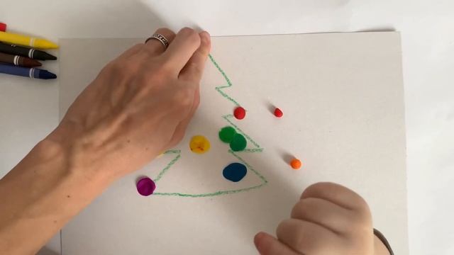 Поделки из пластилина 2-3 года Украшаем елочку. Лепка из пластилина для малышей. Мелкая моторика смотреть онлайн