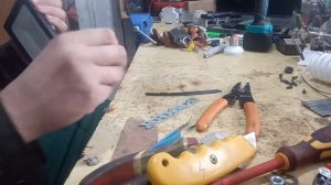 Как разобрать светодиодный прожектор ( заклееный герметиком)