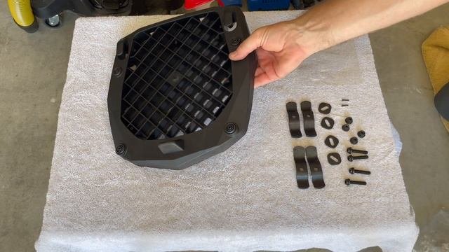 GIVI Monolock Top Case Install - Vespa GTS 250 / 300 | Mitch's Scooter Stuff