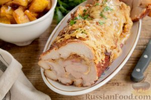 Простая начинка для вкусной свининки.
МЯСНОЙ РУЛЕТ С ЛУКОМ И СЫРОМ