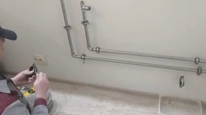 Разводка труб водоснабжения и трубы для слива воды в квартире Часть 1 - снято на видео