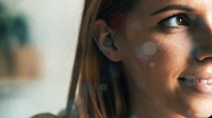 Увидел, как пожилой бомжихе стало плохо, хотел пройти мимо, но узнал в ней свою первую любовь…