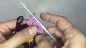 Красивый бабушкин квадрат с цветком. Квадратный мотив крючком.