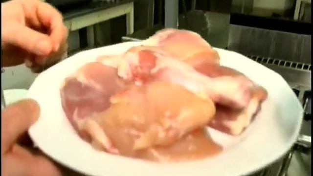 How to Make Chicken Paprika with Homemade Pasta : How to Add Meat to Chicken Paprika Mixture смотреть онлайн