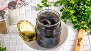 Слива с базиликом на зиму